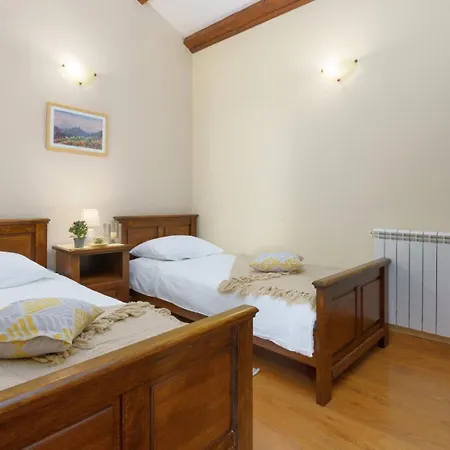 Villa Rustic Eco With Pool In Vizinada