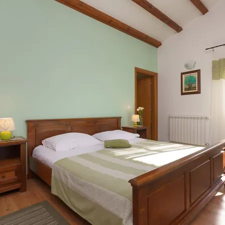 Rustic Eco With Pool In Vizinada