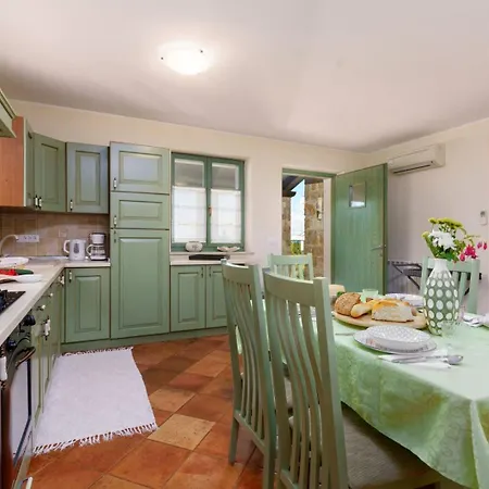 Rustic Eco With Pool In Vizinada Villa *