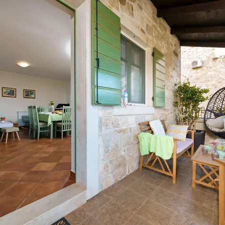 Rustic Eco With Pool In Vizinada Baldasi