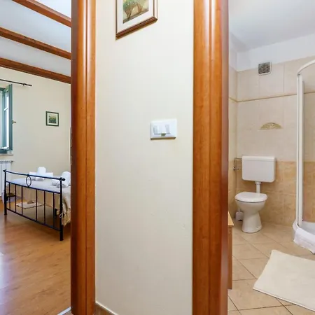 Rustic Eco With Pool In Vizinada